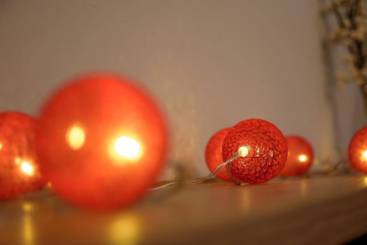 Red & Yellow Mini Лвив Екстериор снимка